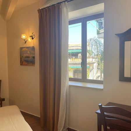 Hotel Capomulini 3 Stelle Acireale Extérieur photo