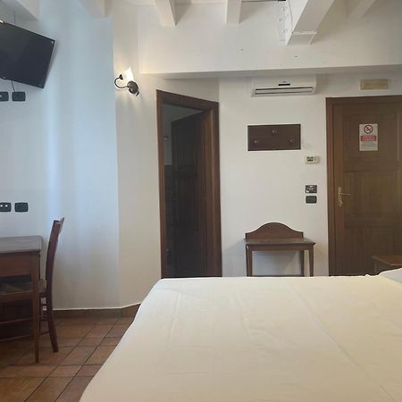 Hotel Capomulini 3 Stelle Acireale Extérieur photo