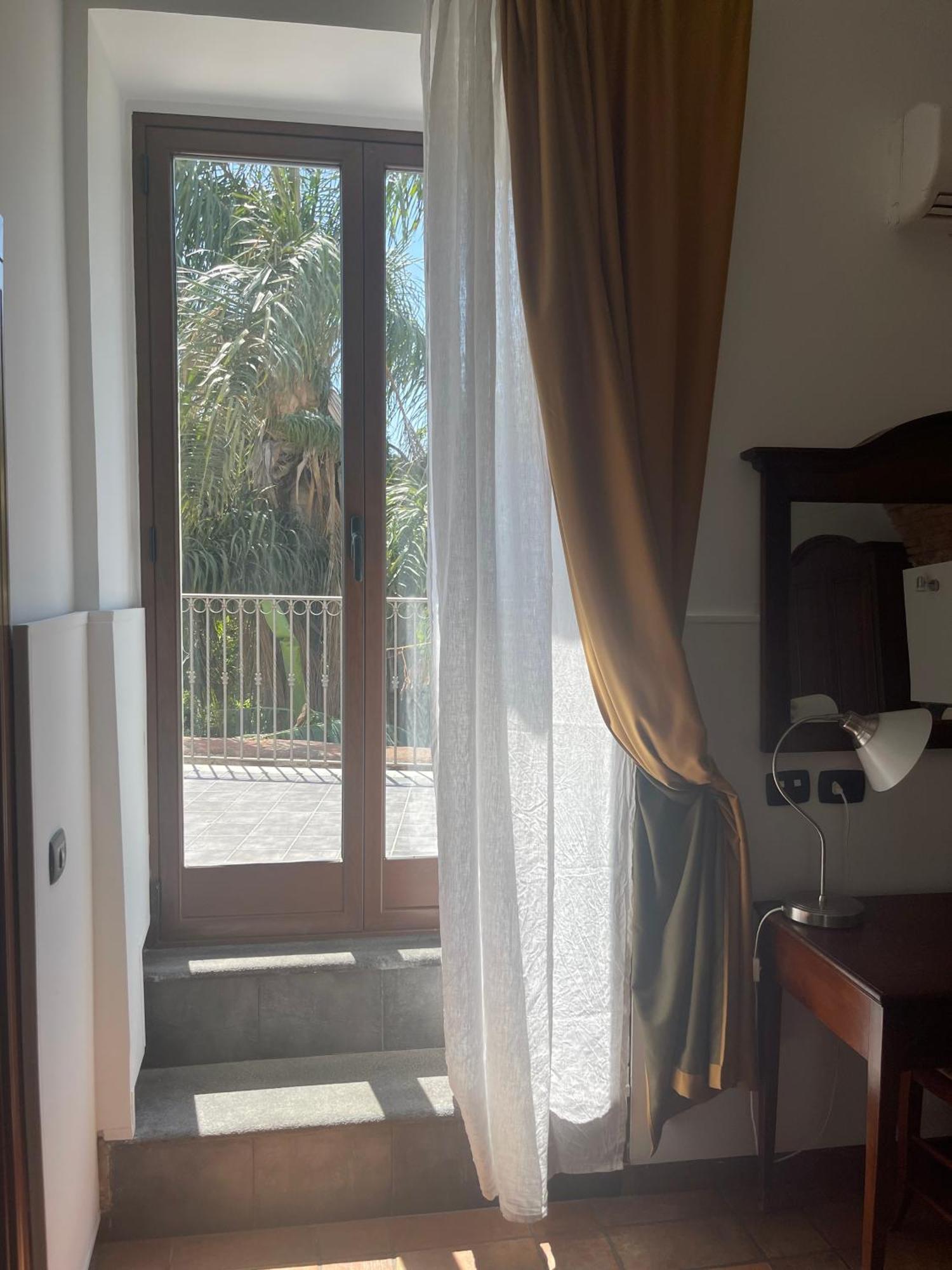 Hotel Capomulini 3 Stelle Acireale Extérieur photo