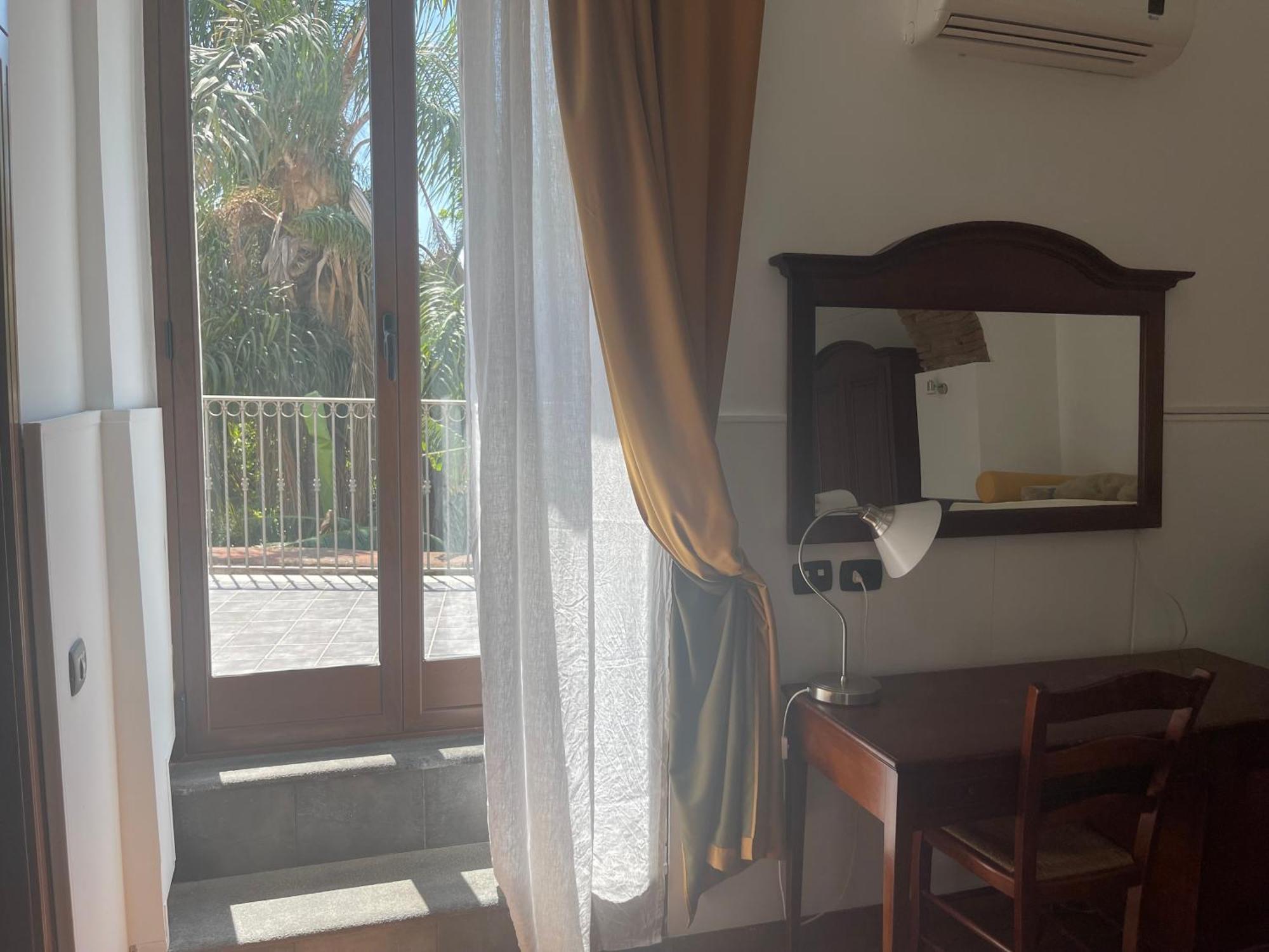 Hotel Capomulini 3 Stelle Acireale Extérieur photo