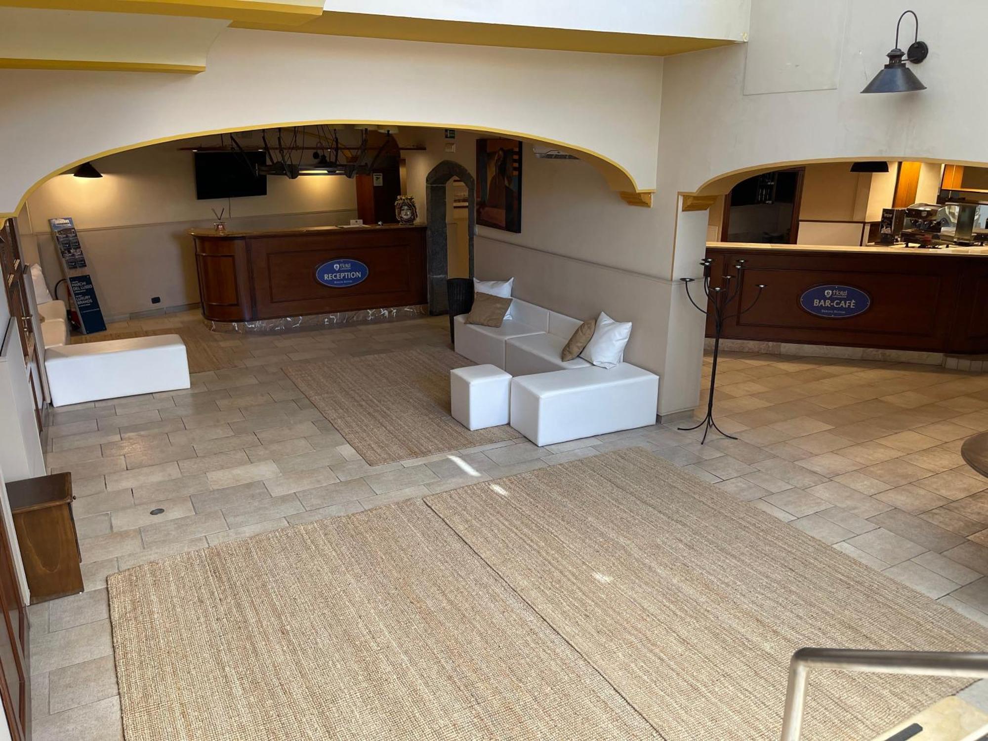 Hotel Capomulini 3 Stelle Acireale Extérieur photo