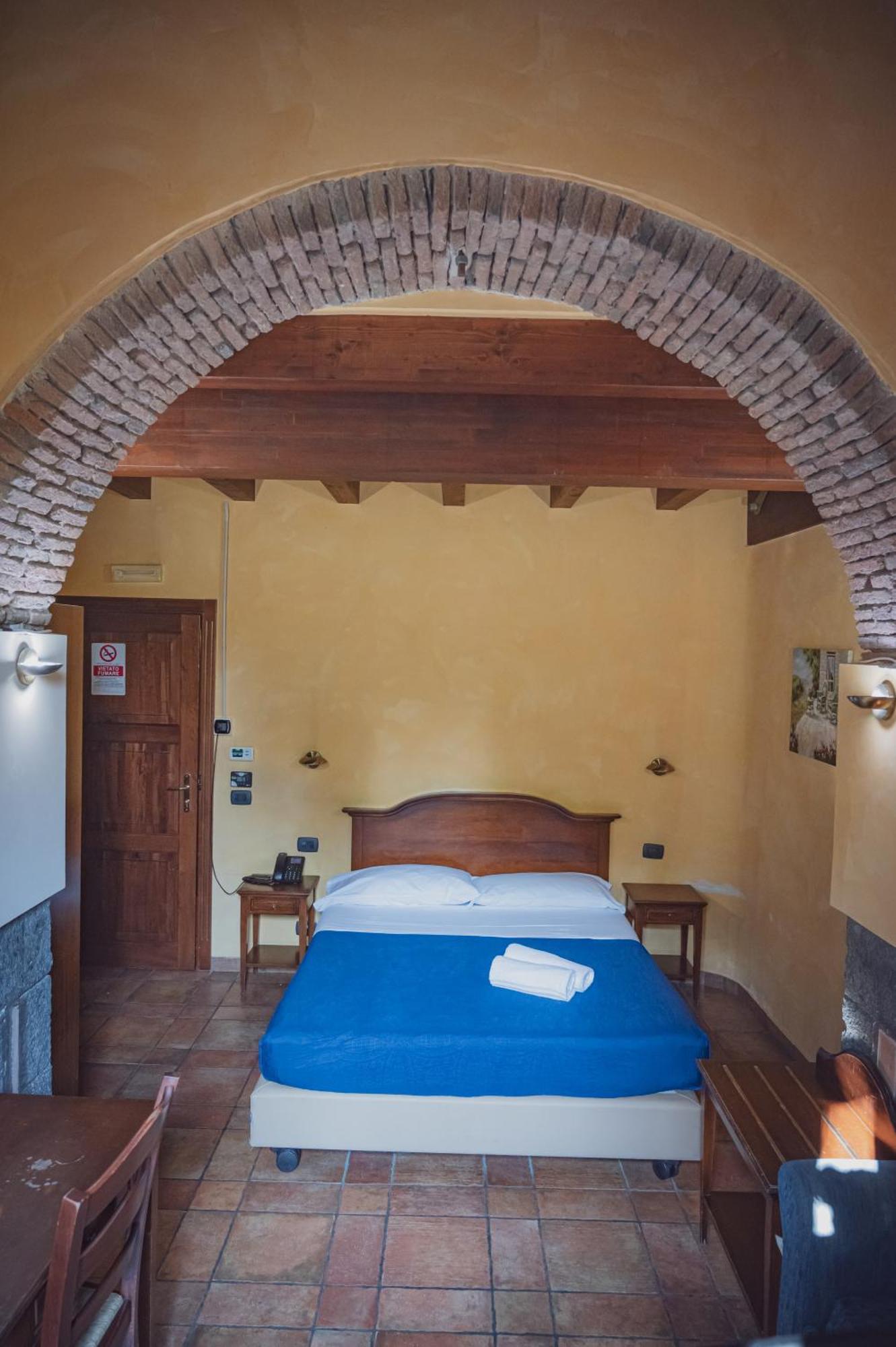 Hotel Capomulini 3 Stelle Acireale Extérieur photo
